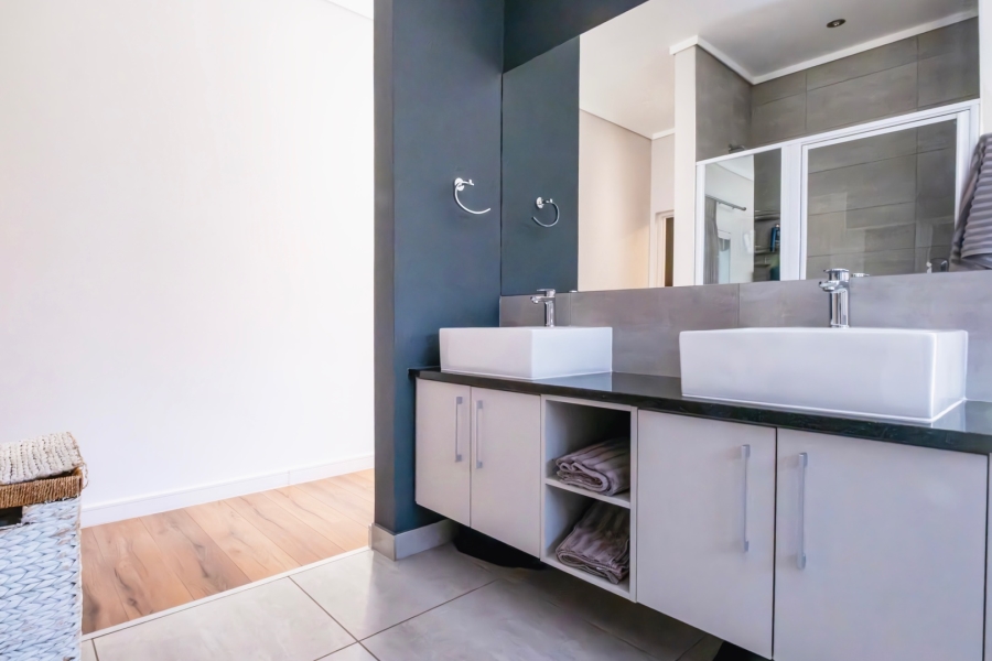 4 Bedroom Property for Sale in Earls Court Lifestyle Estate Western Cape